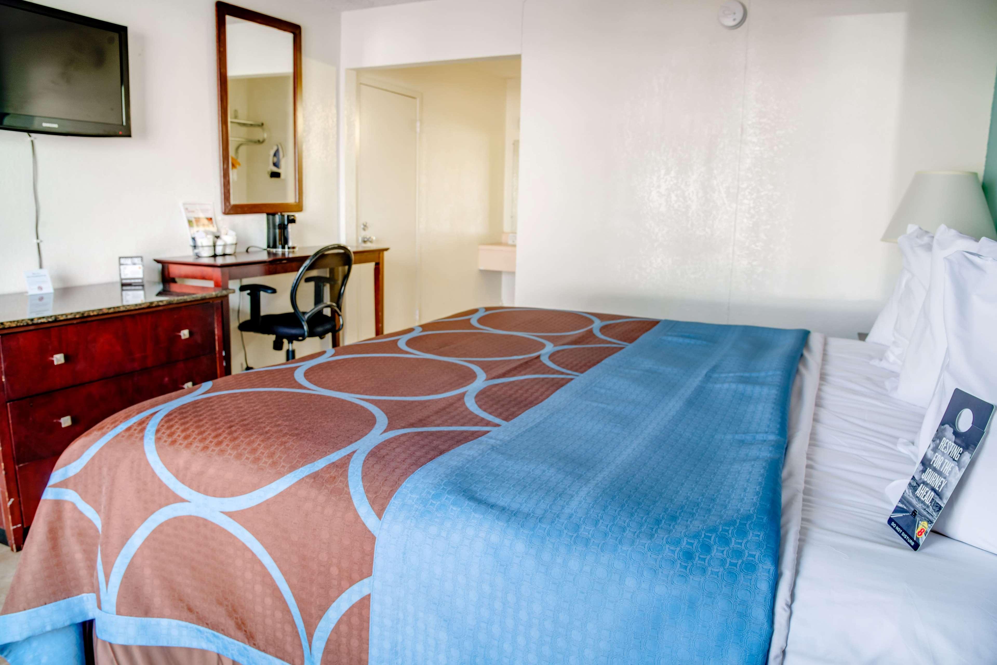 Hotel Super 8 By Wyndham St. Petersburg Extérieur photo