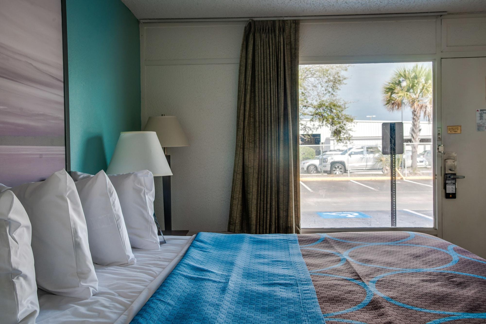 Hotel Super 8 By Wyndham St. Petersburg Extérieur photo