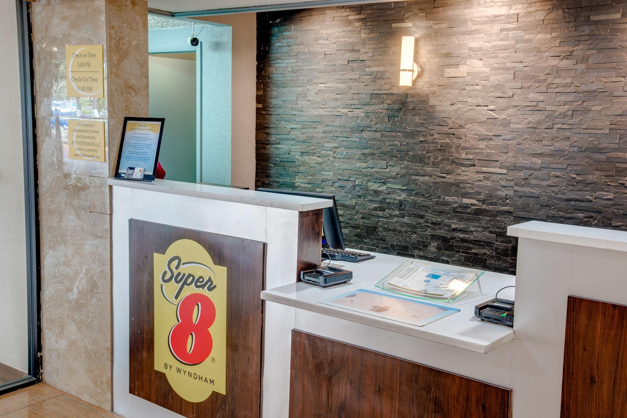 Hotel Super 8 By Wyndham St. Petersburg Extérieur photo